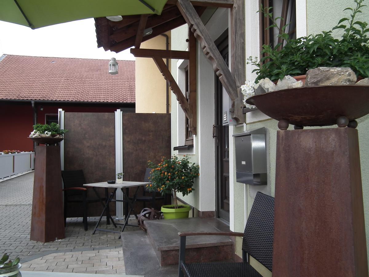 Gaestehof - Weinbau Saeger Nordheim am Main Exterior foto